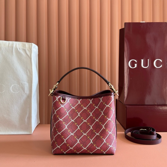gucci gg emblem small tote bag #815118